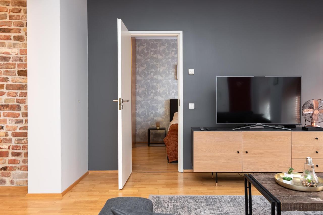 Stylish Apartment With Parking In Telliskivi タリン エクステリア 写真